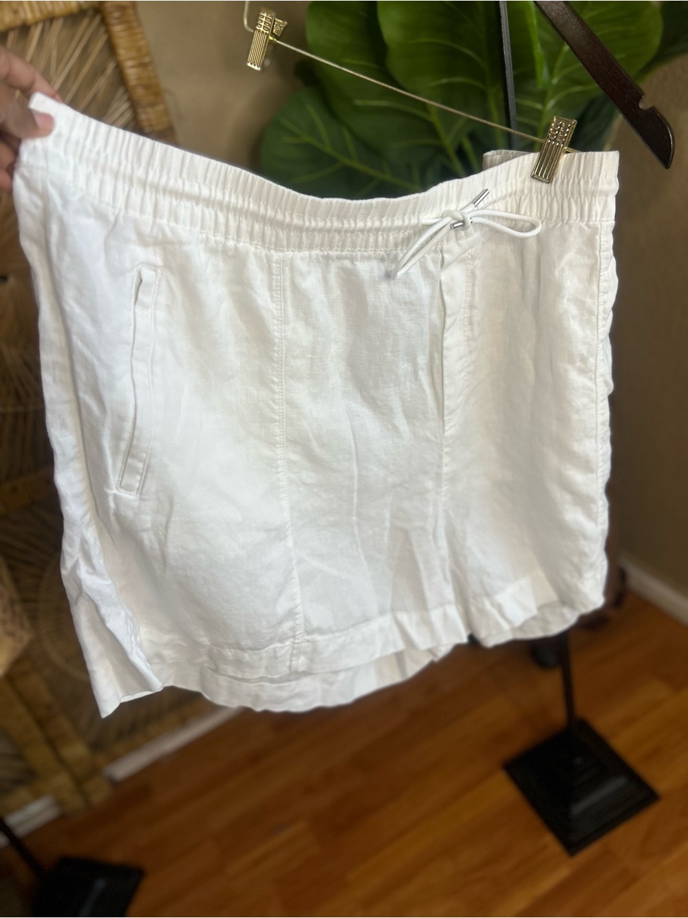 Athleta white shorts size 26 plus 100% linen natural fibers drawstring - Picture 6 of 8
